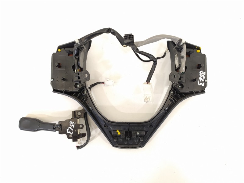 Recambio de mando volante para toyota auris hybrid active referencia OEM IAM 8424712040 18A174 