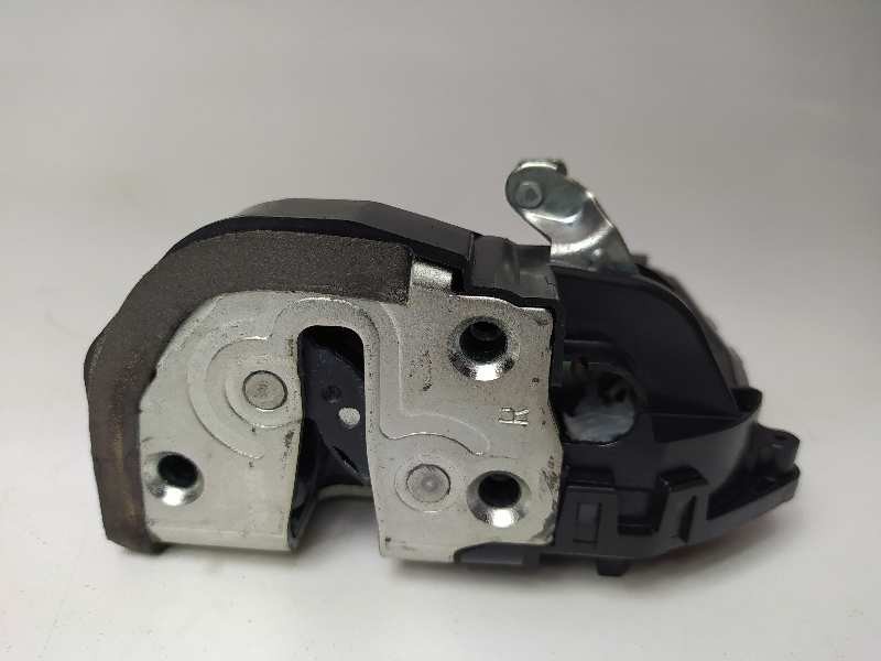 Recambio de cerradura puerta trasera derecha para toyota yaris active referencia OEM IAM   