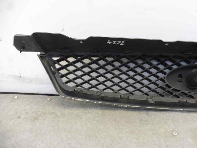 Recambio de rejilla delantera para ford focus berlina (cap) ghia referencia OEM IAM 4M518C436B  