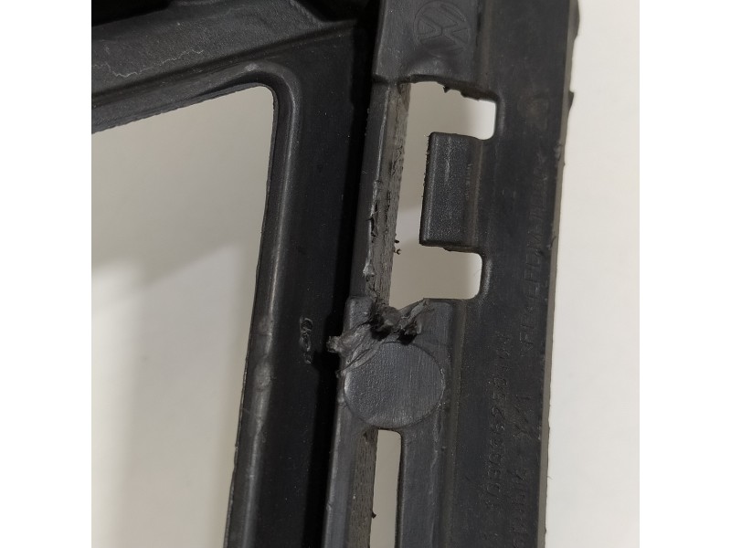 Recambio de rejilla paragolpes derecha para volkswagen golf vii lim. sport bluemotion referencia OEM IAM 5G0853212E  