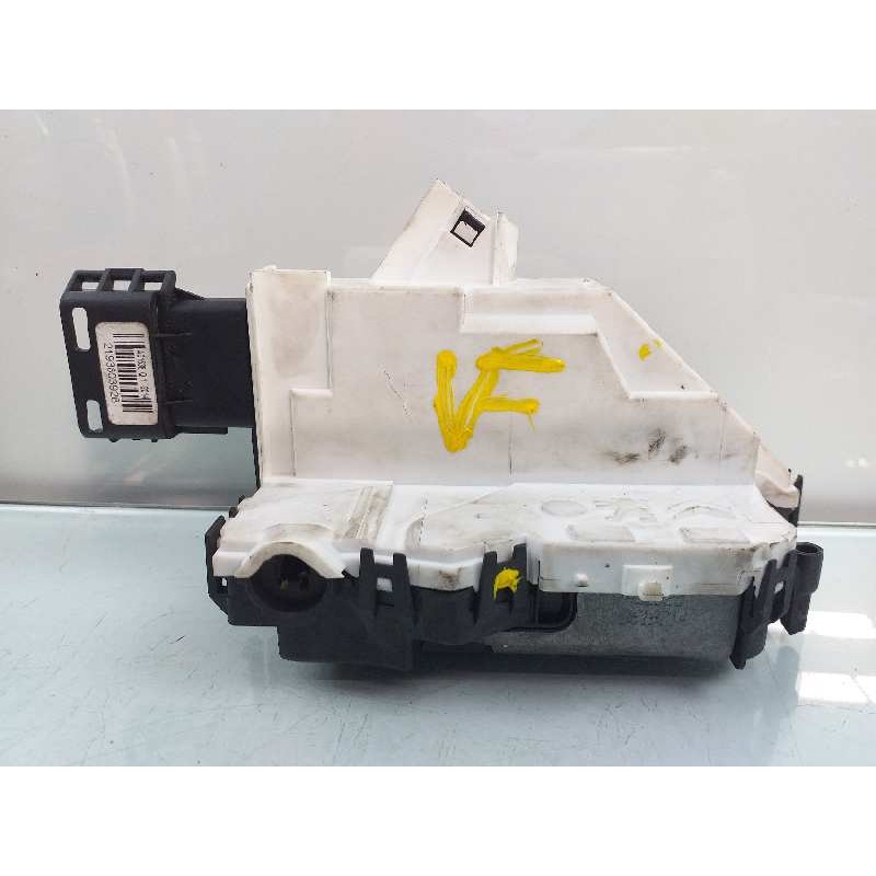 Recambio de cerradura puerta lateral corredera izquierda para peugeot partner kombi active referencia OEM IAM 828421  