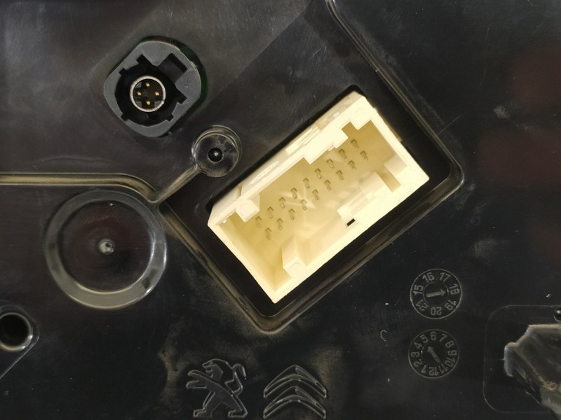 Recambio de cuadro instrumentos para peugeot 3008 allure referencia OEM IAM 9828150380  