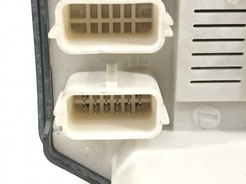 Recambio de caja reles / fusibles para renault megane ii coupe/cabrio dynamique referencia OEM IAM 8200481866H  