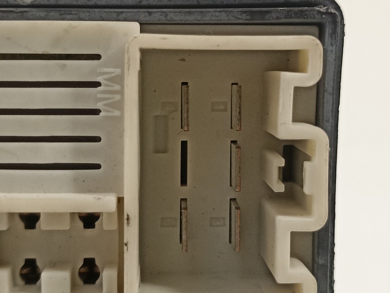 Recambio de caja reles / fusibles para renault megane ii coupe/cabrio dynamique referencia OEM IAM 8200481866H  