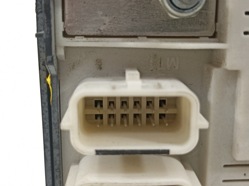 Recambio de caja reles / fusibles para renault megane ii coupe/cabrio dynamique referencia OEM IAM 8200481866H  