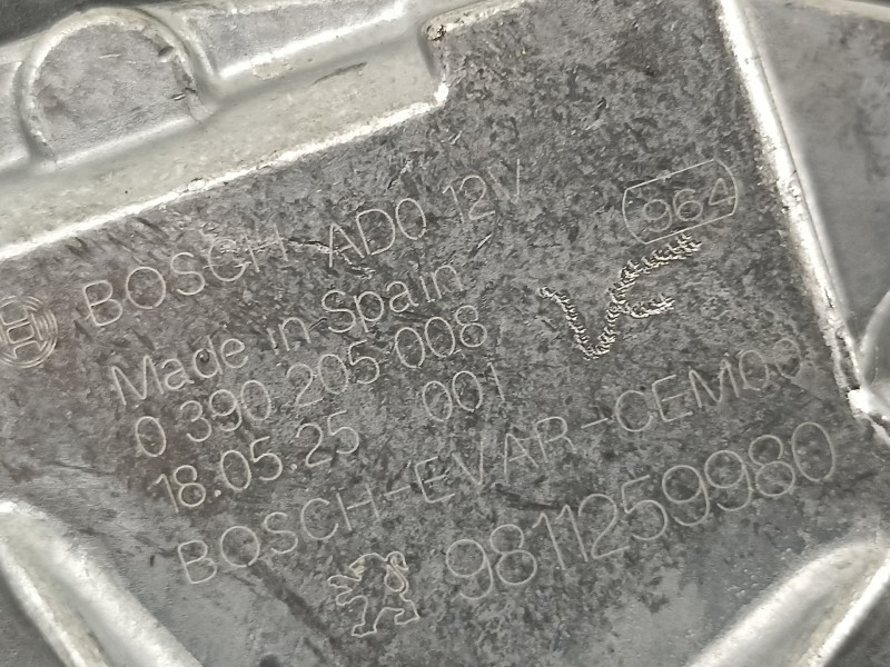 Recambio de motor limpia trasero para peugeot 3008 allure referencia OEM IAM 9811259980  