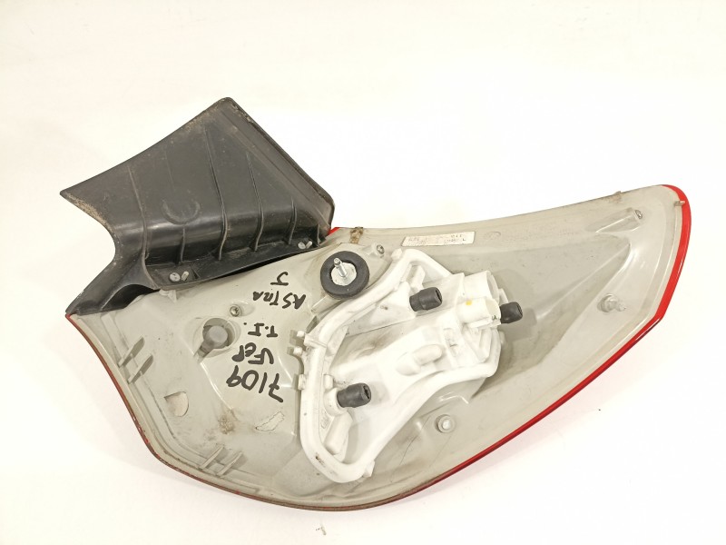 Recambio de piloto trasero izquierdo para opel astra j lim. enjoy referencia OEM IAM 13306455  