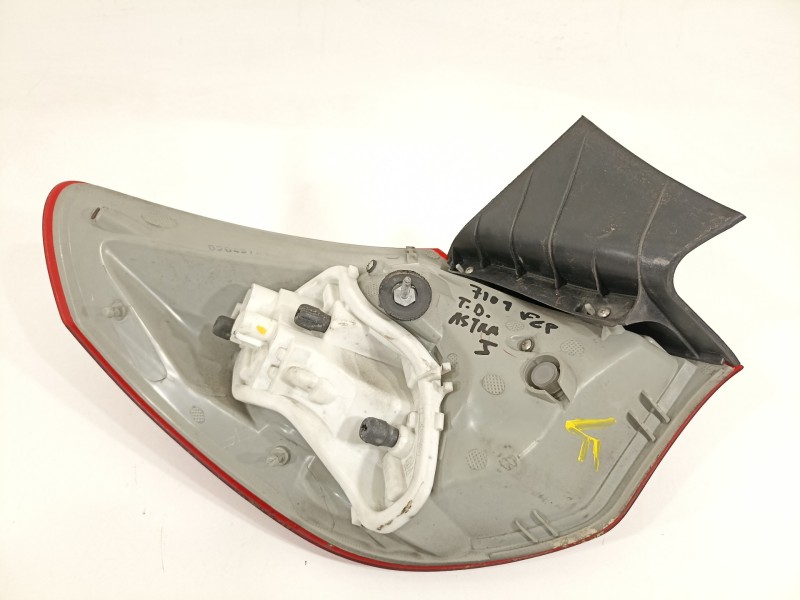 Recambio de piloto trasero derecho para opel astra j lim. enjoy referencia OEM IAM 13306456  