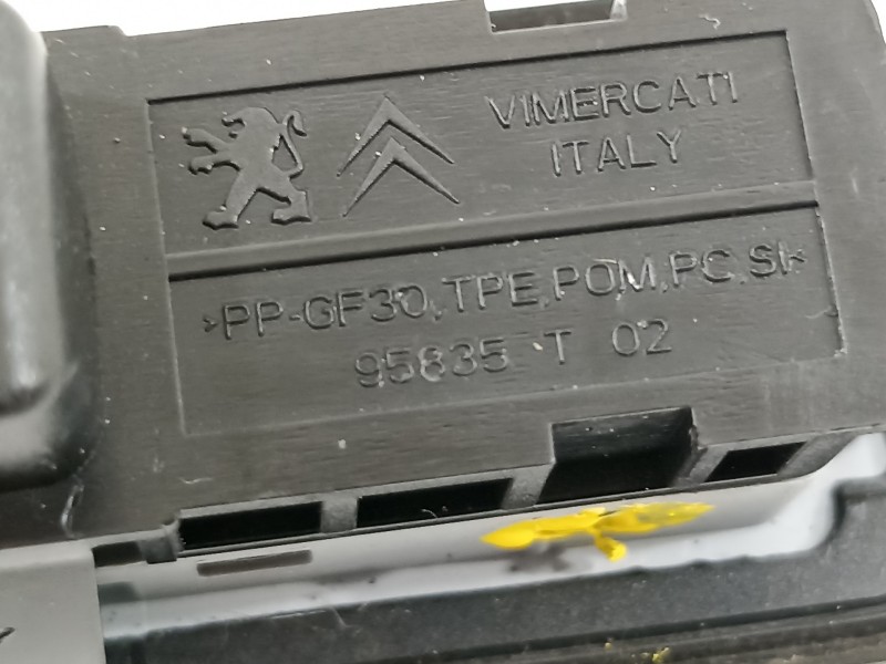 Recambio de maneta exterior porton para peugeot 3008 allure referencia OEM IAM 95835T02  