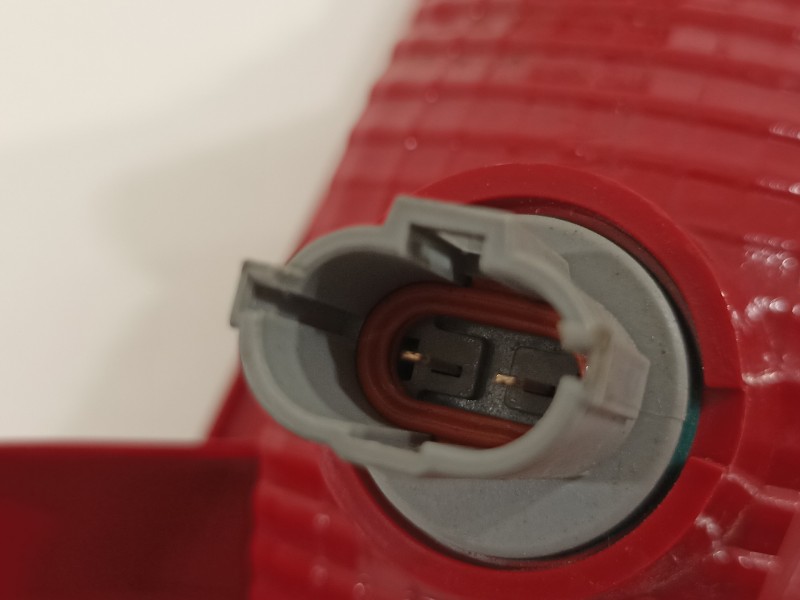 Recambio de piloto trasero derecho paragolpes para kia stonic (ybcuv) platinum edition referencia OEM IAM 92406H8400  