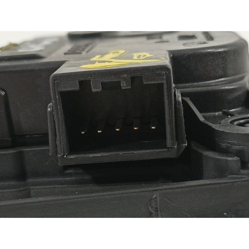 Recambio de motor apertura trampillas climatizador para kia stonic (ybcuv) platinum edition referencia OEM IAM H400730881 3H26 