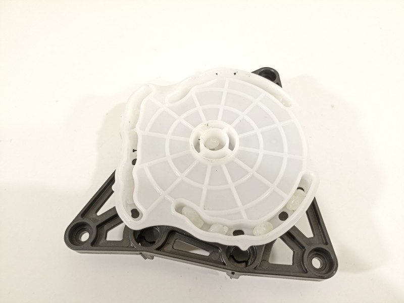 Recambio de motor apertura trampillas climatizador para kia stonic (ybcuv) platinum edition referencia OEM IAM H400730881 3H26 