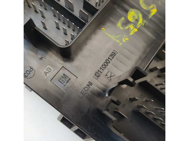 Recambio de caja reles / fusibles para opel astra j lim. techno referencia OEM IAM 13318782 1110032AB C11000139