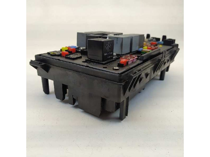 Recambio de caja reles / fusibles para opel astra j lim. techno referencia OEM IAM 13318782 1110032AB C11000139