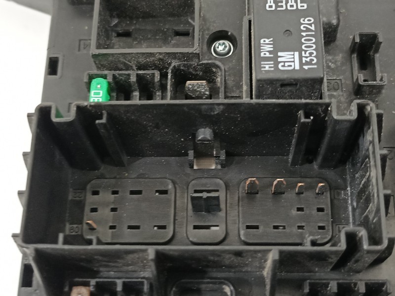 Recambio de caja reles / fusibles para opel astra j lim. enjoy referencia OEM IAM 13302300  