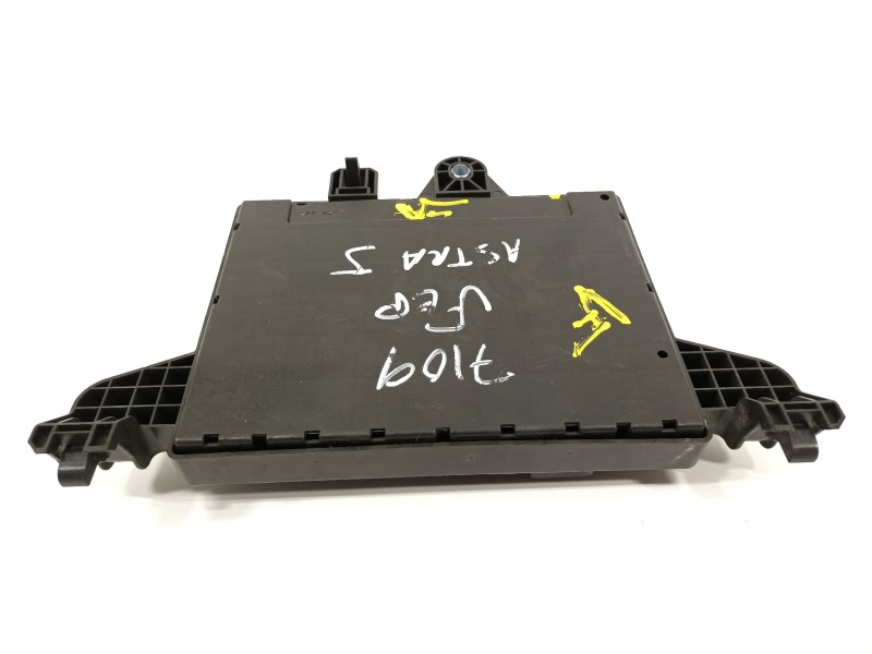 Recambio de caja reles / fusibles para opel astra j lim. enjoy referencia OEM IAM 13302300  