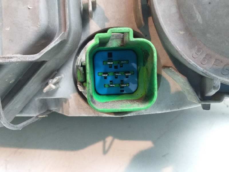 Recambio de faro derecho para ford fiesta berlina ghia referencia OEM IAM 96FG13005AG 0301049202 