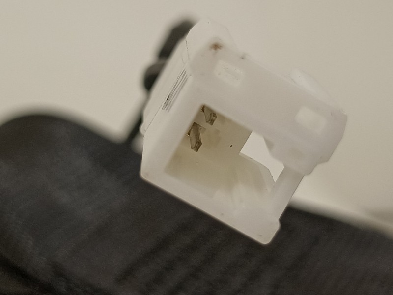 Recambio de cinturon seguridad trasero para kia stonic (ybcuv) platinum edition referencia OEM IAM 898J0H8200WK  