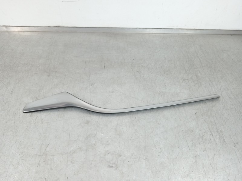 Recambio de moldura para peugeot 208 allure referencia OEM IAM 9675024180  