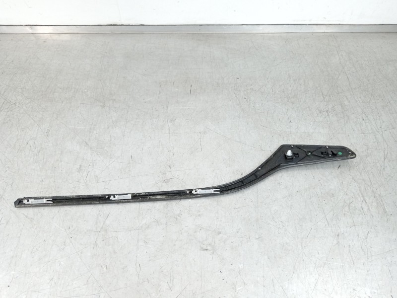 Recambio de moldura para peugeot 208 allure referencia OEM IAM 9675024180  
