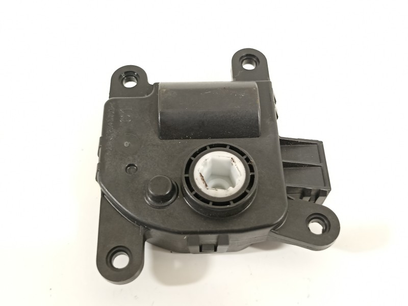 Recambio de motor apertura trampillas climatizador para kia stonic (ybcuv) platinum edition referencia OEM IAM H400730881 3H29 
