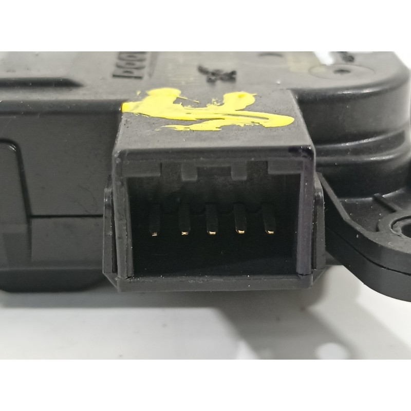 Recambio de motor apertura trampillas climatizador para kia stonic (ybcuv) platinum edition referencia OEM IAM H400730881 3H29 