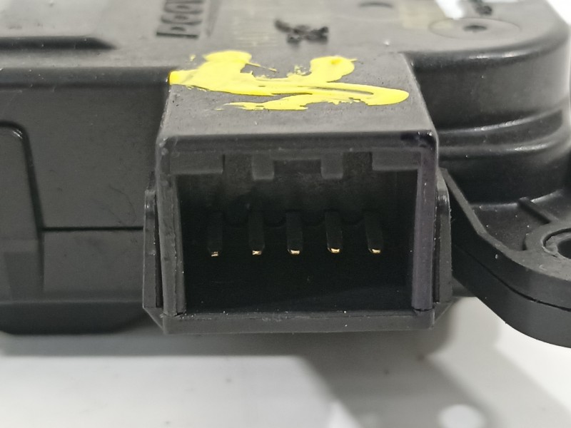 Recambio de motor apertura trampillas climatizador para kia stonic (ybcuv) platinum edition referencia OEM IAM H400730881 3H29 