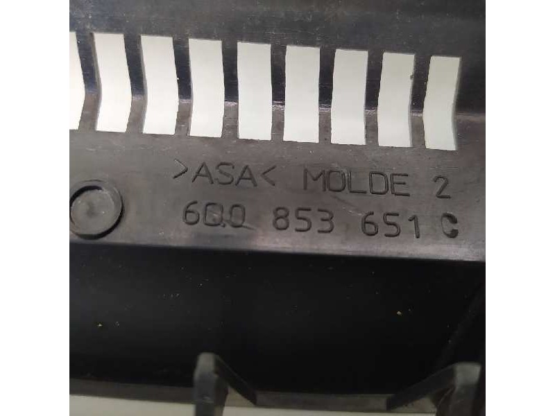 Recambio de rejilla delantera para volkswagen polo (9n1) trendline referencia OEM IAM 6Q0853651C  