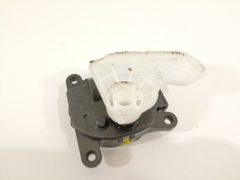 Recambio de motor apertura trampillas climatizador para kia stonic (ybcuv) platinum edition referencia OEM IAM H400730881 3H27 