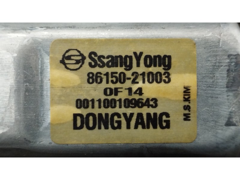 Recambio de motor limpia trasero para ssangyong rodius xdi referencia OEM IAM 8615021003  