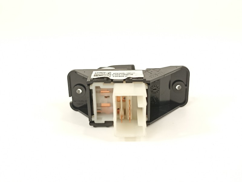 Recambio de mando elevalunas trasero derecho para kia stonic (ybcuv) platinum edition referencia OEM IAM 93590H8000WK  