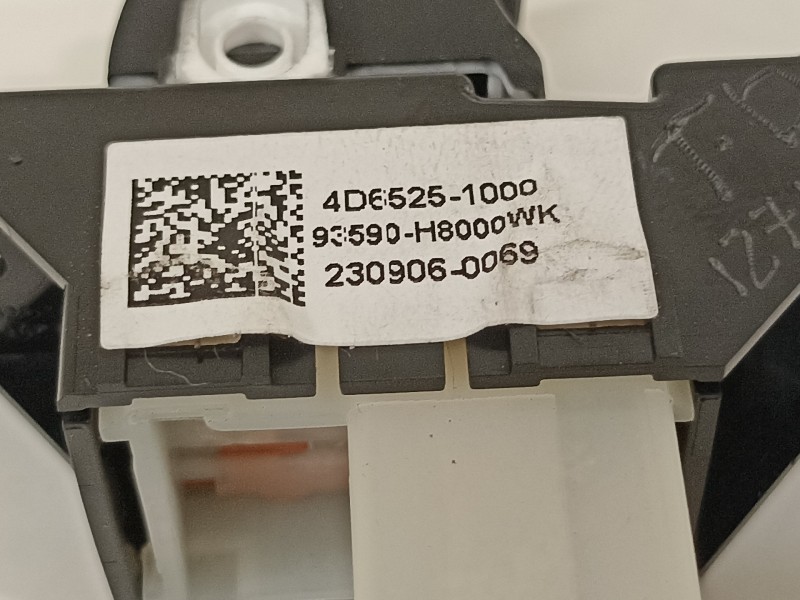 Recambio de mando elevalunas trasero derecho para kia stonic (ybcuv) platinum edition referencia OEM IAM 93590H8000WK  