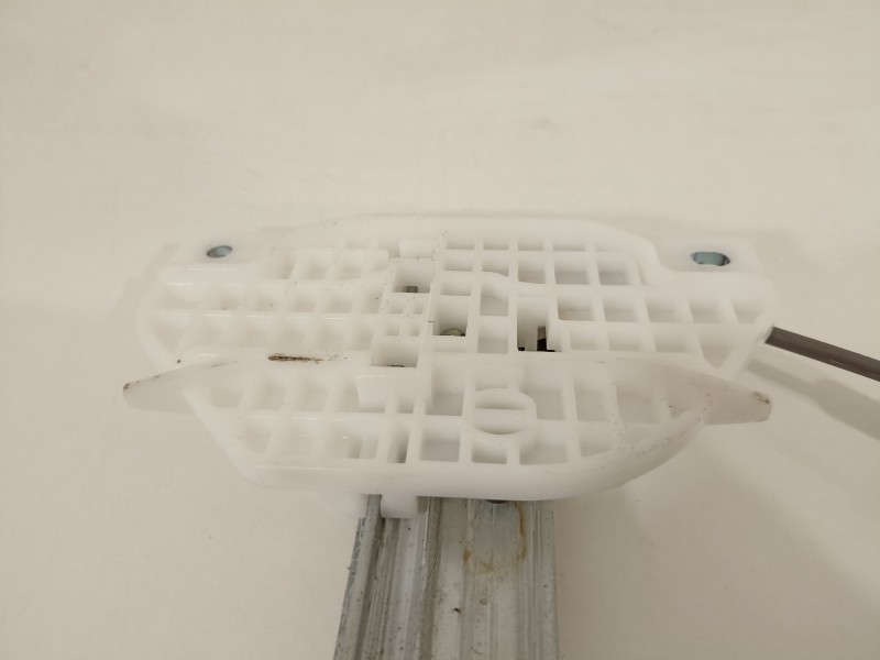 Recambio de elevalunas delantero derecho para kia stonic (ybcuv) platinum edition referencia OEM IAM 82402H8100 82480H800 