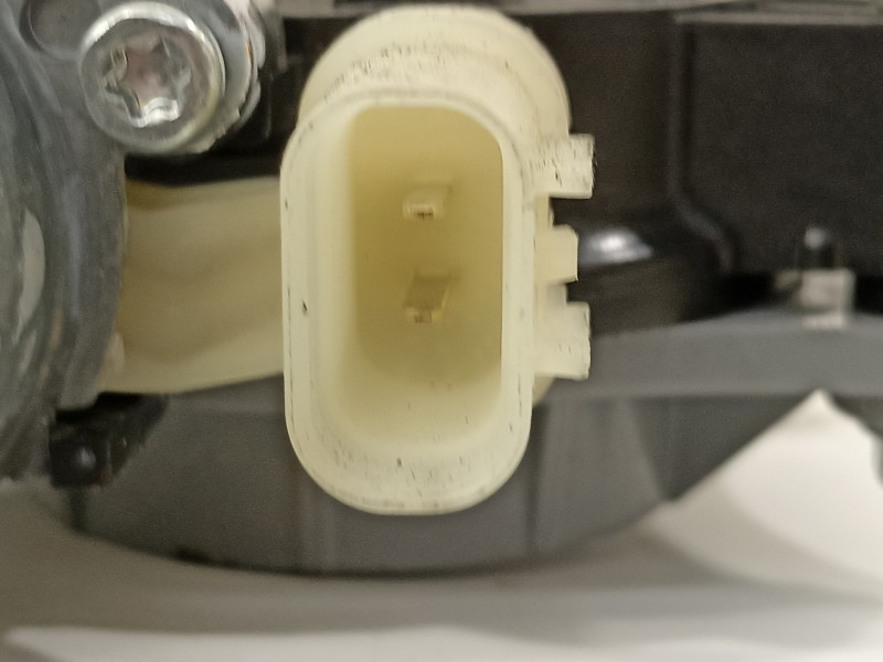 Recambio de elevalunas delantero derecho para kia stonic (ybcuv) platinum edition referencia OEM IAM 82402H8100 82480H800 