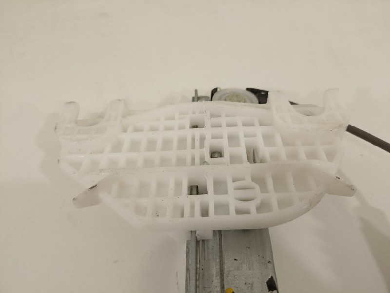 Recambio de elevalunas trasero derecho para kia stonic (ybcuv) platinum edition referencia OEM IAM 83402H8100 83460H8000 