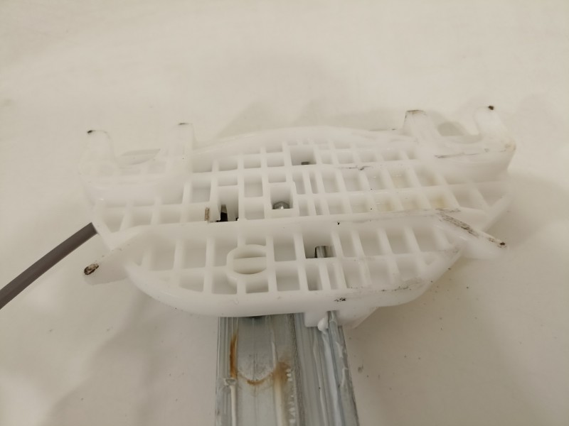 Recambio de elevalunas trasero izquierdo para kia stonic (ybcuv) platinum edition referencia OEM IAM 83401H8100  