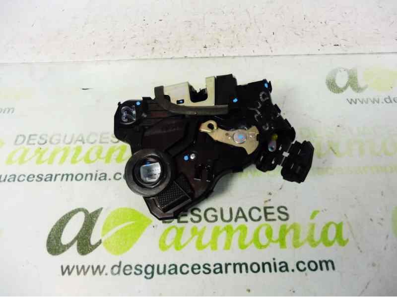 Recambio de cerradura puerta delantera derecha para toyota hilux (kun) cabina doble vxl 4x4 referencia OEM IAM 6903002600  