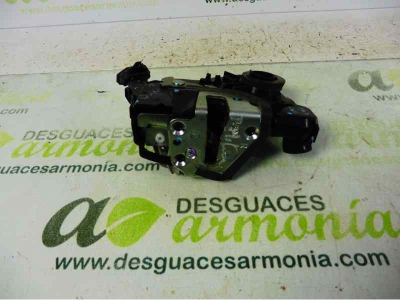 Recambio de cerradura puerta delantera derecha para toyota hilux (kun) cabina doble vxl 4x4 referencia OEM IAM 6903002600  