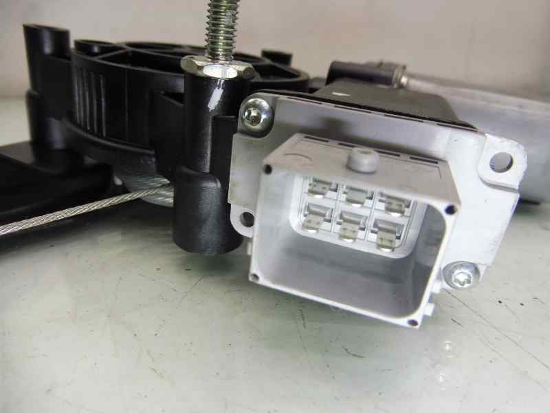 Recambio de elevalunas delantero izquierdo para opel combo d kasten l2h1 2,4t referencia OEM IAM 51810880  