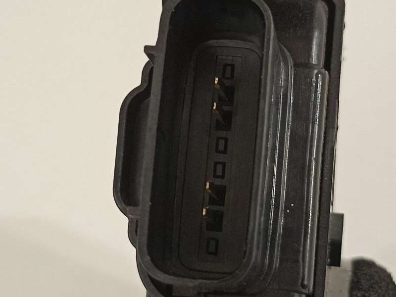 Recambio de cerradura puerta trasera derecha para kia stonic (ybcuv) platinum edition referencia OEM IAM 81420H8010  