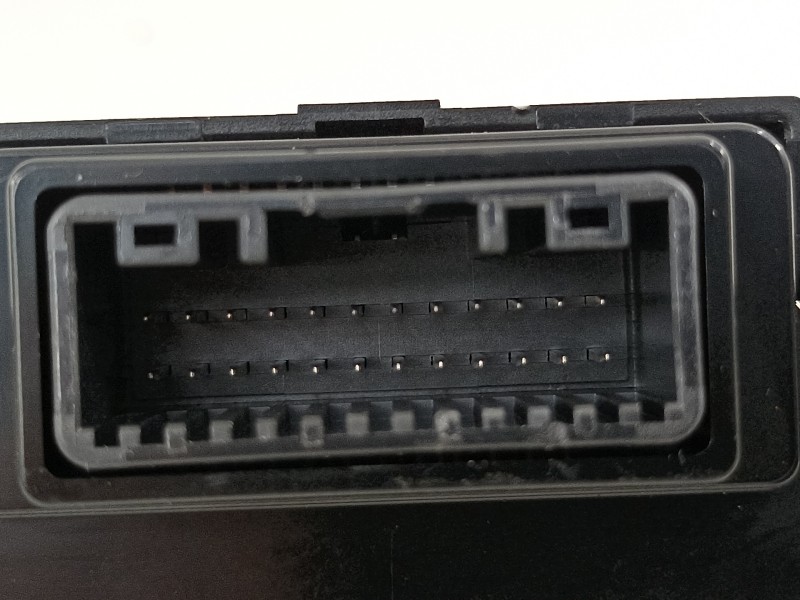 Recambio de mando multifuncion para kia stonic (ybcuv) platinum edition referencia OEM IAM 93300H8AF0  