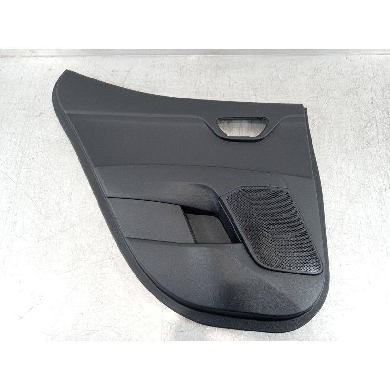 Recambio de guarnecido puerta trasera izquierda para kia stonic (ybcuv) platinum edition referencia OEM IAM 83301H8510WK  