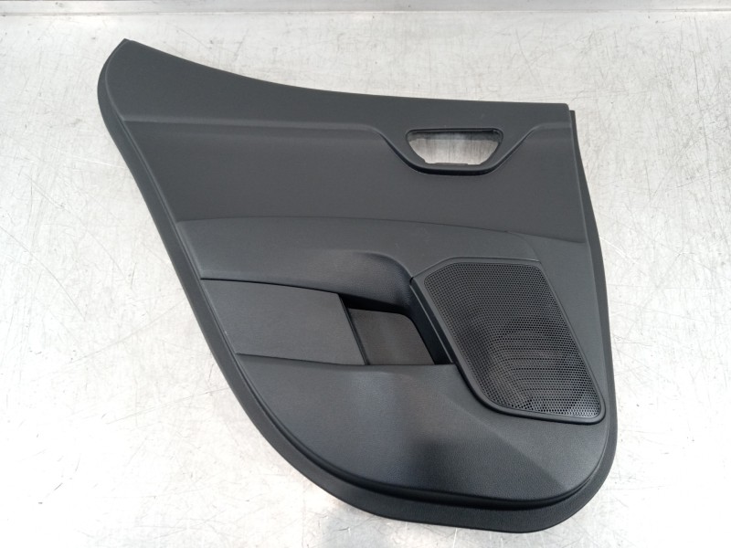 Recambio de guarnecido puerta trasera izquierda para kia stonic (ybcuv) platinum edition referencia OEM IAM 83301H8510WK  