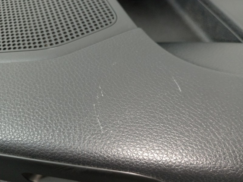 Recambio de guarnecido puerta trasera izquierda para kia stonic (ybcuv) platinum edition referencia OEM IAM 83301H8510WK  