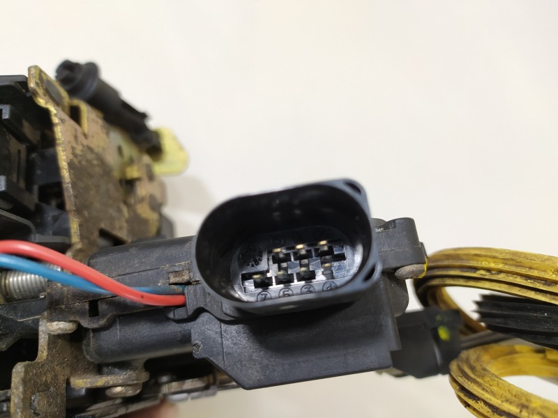 Recambio de cerradura puerta trasera derecha para audi a6 berlina (4b2) 2.5 tdi referencia OEM IAM 4B0839016B  