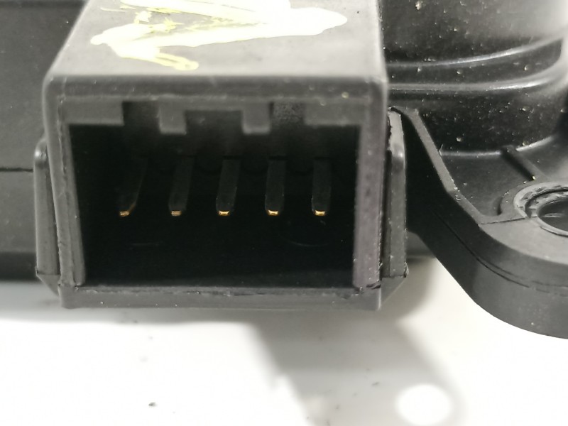 Recambio de motor apertura trampillas climatizador para kia stonic (ybcuv) platinum edition referencia OEM IAM H400730881 3H22 