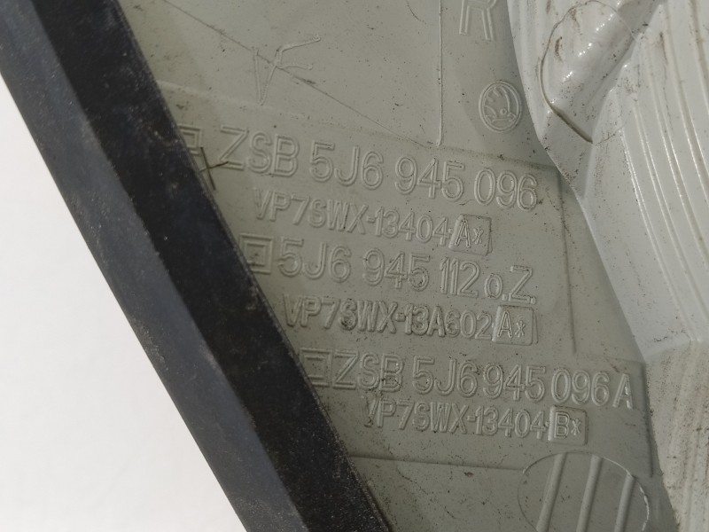 Recambio de piloto trasero derecho para skoda fabia (5j2 ) 1.2 tsi referencia OEM IAM 5J6945096  