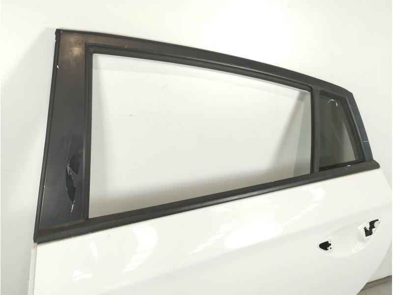 Recambio de puerta trasera izquierda para hyundai ioniq elektro referencia OEM IAM 77003G2000  