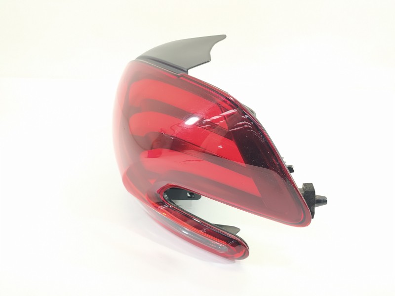 Recambio de piloto trasero derecho para peugeot 208 access referencia OEM IAM 9825601180  