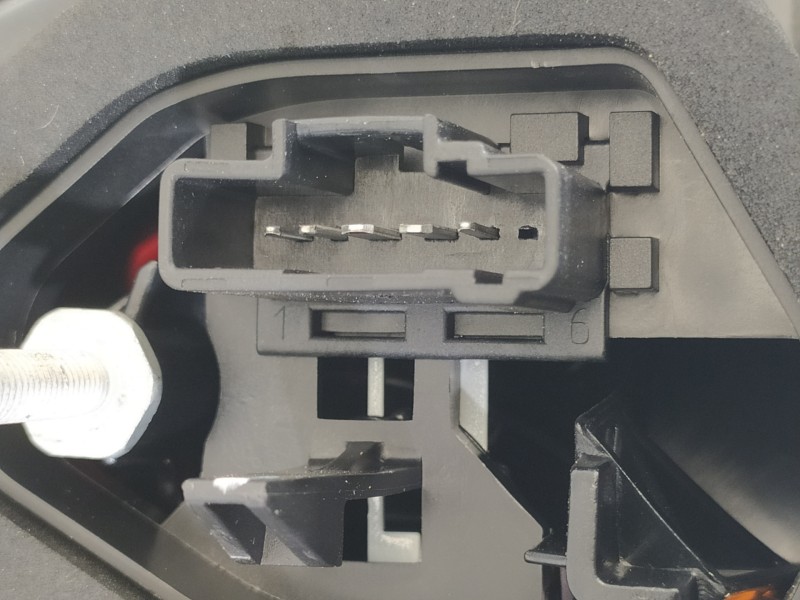 Recambio de piloto trasero derecho para peugeot 208 access referencia OEM IAM 9825601180  